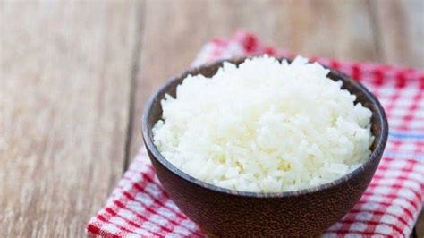 Arti mimpi nasi basi  Jika dalam mimpi anda yang terjadi adalah mimpi sedang makan nasi tapi nasi yang dimakan berjenis ketan
